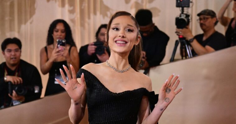 fans-concerned-as-ariana-grande-suddenly-quits-show-and-announces-plan-to-withdraw-from-public-life