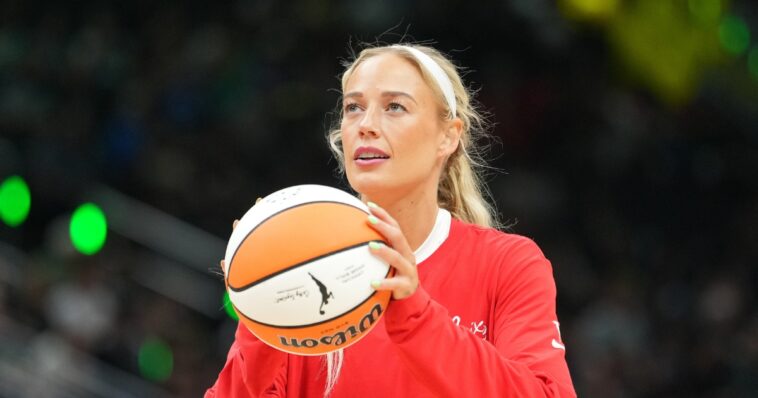outrageous-video:-sophie-cunningham-takes-elbow-to-the-face,-so-officials-call-foul…-on-her