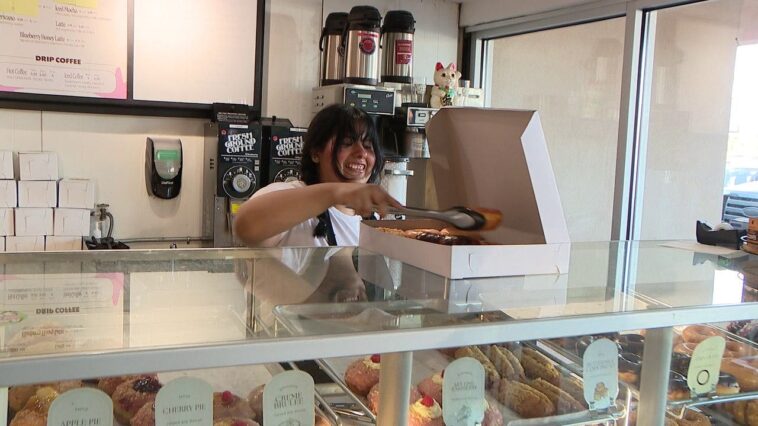 ‘we-couldn’t-make-payroll’:-doughnut-shop-owner-asked-god-for-help-—-what-happened-next-stunned-him