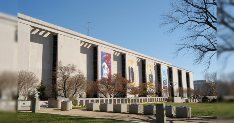 historian-visits-smithsonian-after-a-decade,-finds-‘a-completely-different-place’-that-puts-activism-ahead-of-history