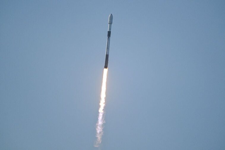 a-spacex-rocket-is-about-to-crash-into-the-moon