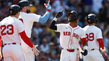 chicago-white-sox-lead-american-league-central-but-face-a-red-hot-boston-red-sox-team-tuesday