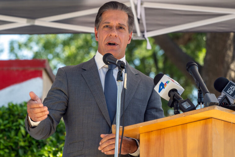 lausd-chief-alberto-carvalho-accepted-gifts,-outside-income-and-misused-resources:-report