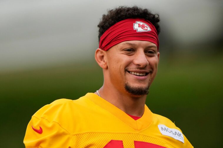 2026-nfl-comeback-player-of-the-year-odds:-star-qb-opens-as-betting-favorite