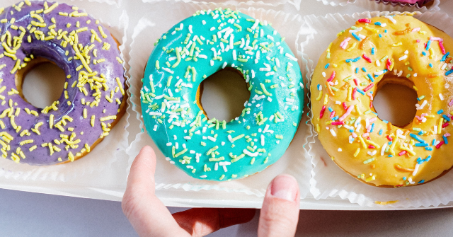 watch-—-arizona-neighbors-boost-struggling-donut-shop’s-business:-‘god-is-good’