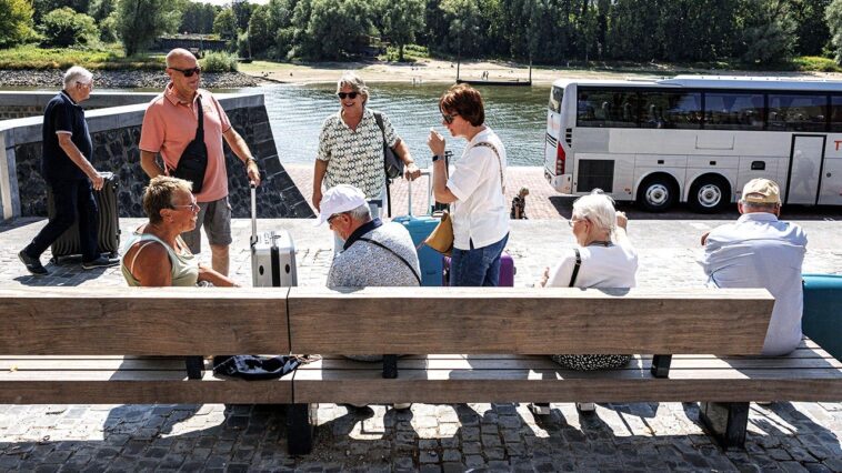 cruises-thrown-into-chaos-as-drought-strands-ships,-leaves-passengers-scrambling