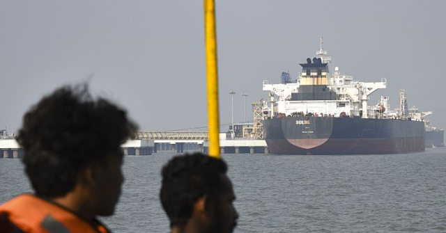 saudi-arabia-plans-updated-export-routes-as-six-tankers-blocked-by-houthis-in-red-sea