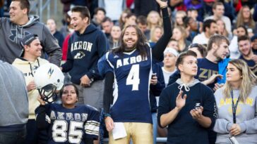a-real-college-football-team-is-letting-one-fan-call-plays-in-an-actual-game-this-season