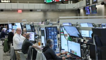 s&p-hits-record-high,-dow-surges,-oil-drops-as-trump-navigates-iran-conflict