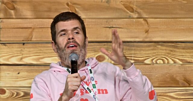 video:-celebrity-blogger-perez-hilton-‘covered-in-blood’-on-livestream,-hospitalized-after-police-investigation