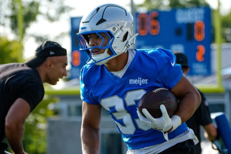 lions-running-back-sione-vaki-suffers-‘freak’-injury-as-‘hand-through-face-mask’-breaks-his-nose,-injures-eye
