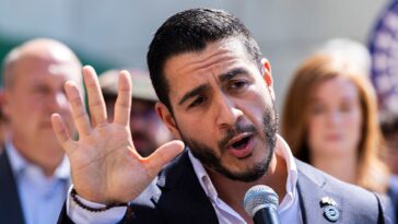 el-sayed-threatens-to-tank-dems-in-2028-if-they-don’t-get-on-board-with-his-radicalism