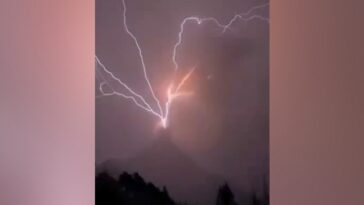 volcano-fuego-in-guatemala-intensifies-eruption,-authorities-issue-red-alert-(videos)