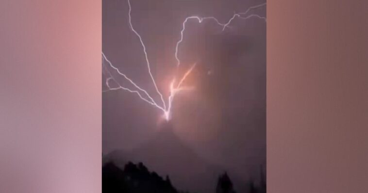 volcano-fuego-in-guatemala-intensifies-eruption,-authorities-issue-red-alert-(videos)