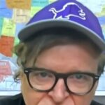 michael-moore:-i’m-begging-for-progressives-to-overthrow-dem-establishment-‘hacks’
