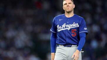 dave-roberts-reveals-extent-of-freddie-freeman-injury-after-cubs-sweep-dodgers