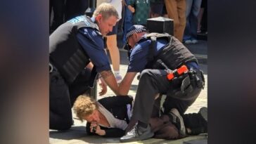 lawless-london:-woman-arrested-after-allegedly-stabbing-four-men-with-a-pair-of-scissors-(videos)