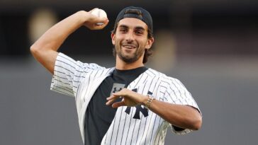 world-cup-hero-throws-out-first-pitch-at-yankee-stadium-and-sets-the-bar-high-for-all-other-athletes