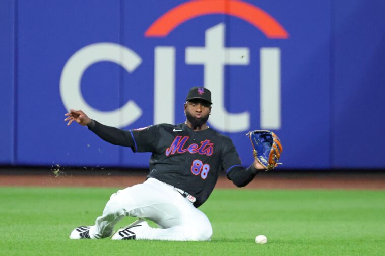 why-luis-robert-jr.-is-sticking-in-center-field-after-mets-keep-him-at-trade-deadline