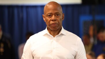 eric-adams-battles-tense-crowd-as-wisconsin-audience-erupts-over-ai-data-center-proposal