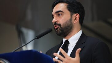 watch:-mamdani-booed-off-stage-at-police-event-–-moments-later-critic-tried-to-confront-mayor,-collapsed-in-cardiac-arrest