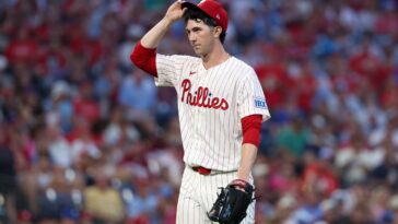phillies-fan-wins-auction-to-broadcast-game-— and-‘nothing-can-prepare-you-for-how-his-voice-sounds’