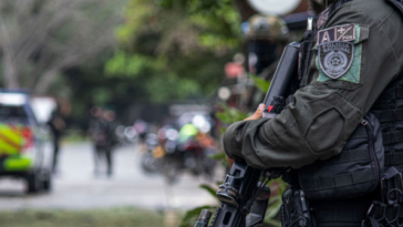 colombia:-police-intercept-bus-full-of-bombs-hours-before-abelardo-de-la-espriella’s-inauguration