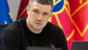 ukraine-defense-reshuffle:-why-did-ukraine-fire-its-popular-defense-minister?
