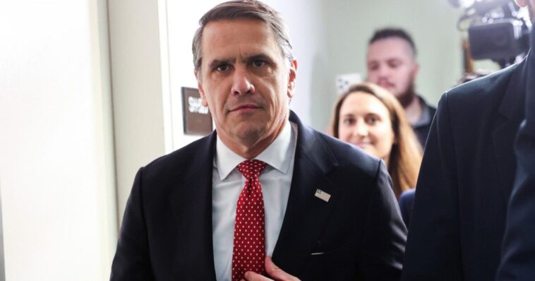 “follow-the-money”:-pressing-lawmakers-on-todd-blanche’s-difficult-confirmation-process-–-senate-democrats-continue-to-be-useless-–-exclusive-video