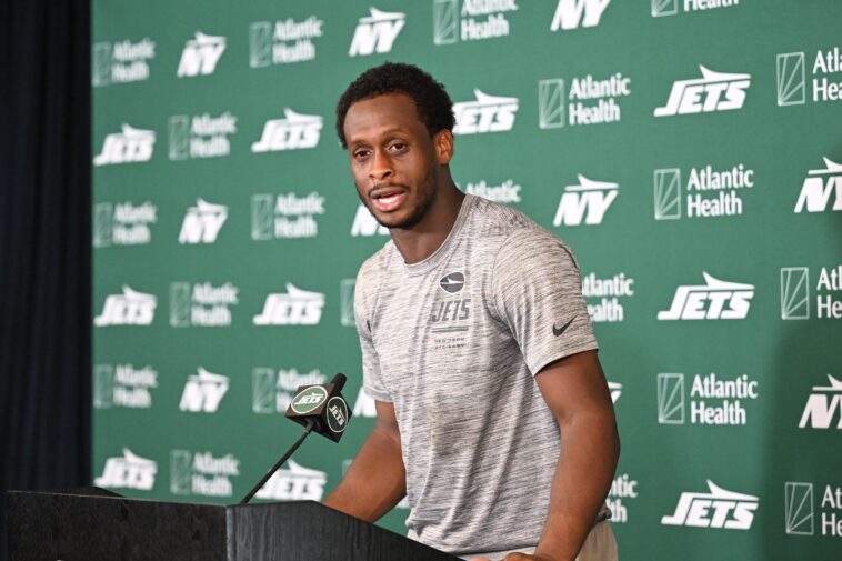geno-smith-seeing-jets-training-camp-through-totally-different-view-—-literally