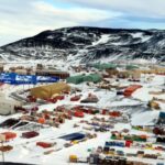 american-flown-to-new-zealand-hospital-in-rare-midwinter-antarctic-rescue-mission
