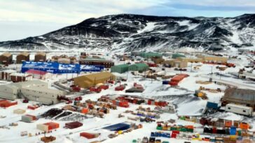 american-flown-to-new-zealand-hospital-in-rare-midwinter-antarctic-rescue-mission