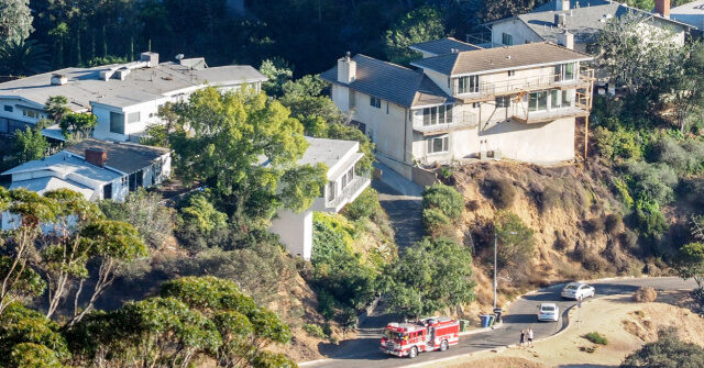 hollywood-hills-water-main-break-sends-water-gushing-down-residential-street