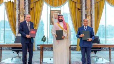 turkey,-pakistan,-saudi-arabia-sign-mutual-defense-deal-—-as-israeli-strike-injures-lebanese-soldier