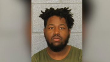 repeat-criminal-records-video-as-he-attacks-random-women-on-the-street