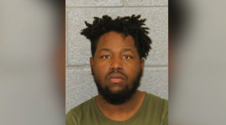 repeat-criminal-records-video-as-he-attacks-random-women-on-the-street