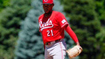 hunter-greene-undergoing-season-ending-elbow-surgery-in-another-crushing-injury-setback