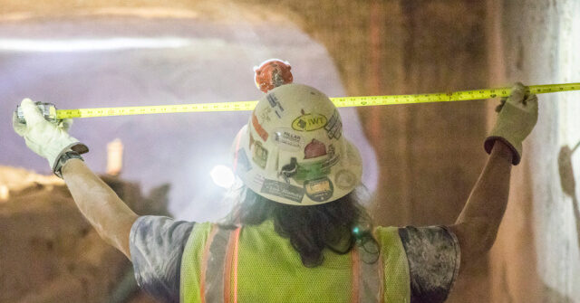 trump-unveils-billions-of-dollars-in-mining-tied-deals,-investments