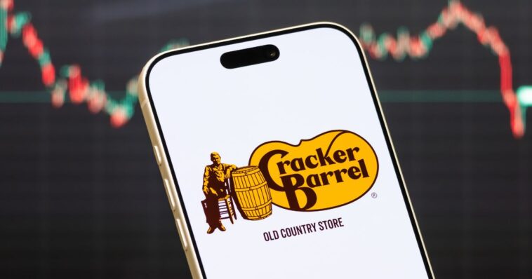 outgoing-cracker-barrel-ceo-to-receive-millions-in-severance-pay