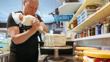 america’s-cult-favorite-grocery-store-cake-has-fans-declaring-it’s-‘worth-the-hype’