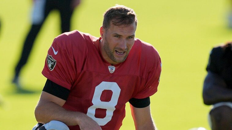 raiders-quarterback-kirk-cousins,-maxx-crosby-get-into-scuffle-in-tense-training-camp-moment