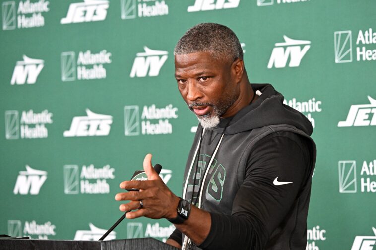 the-embarrassment-factor-that-aaron-glenn-should-be-judged-on-in-pivotal-jets-year