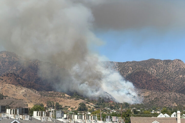flames-roar-near-burbank-homes-as-wildfire-prompts-evacuation-orders