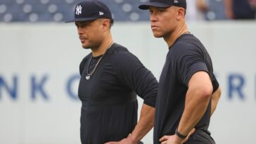 aaron-boone-hints-at-giancarlo-stanton-progress-in-ambiguous-yankees-sign