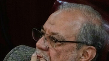 iran-security-chief:-hormuz-closed-‘until-america-corrects-its-behavior’-—-vance-says-us.-still-‘middle-of-the-game’