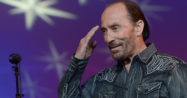 exclusive:-lee-greenwood-on-why-‘god-bless-the-usa’-matters-more-today-than-ever