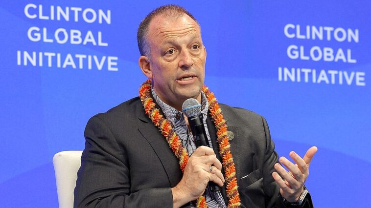 hawaii-gov.-josh-green-cruises-to-democratic-primary-win,-sets-up-fall-matchup-with-gop-nominee