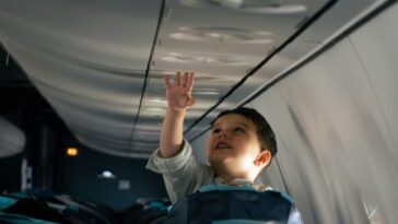canadian-flight-canceled-when-toddler-refuses-to-sit-down-and-buckle-seatbelt