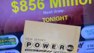 powerball-jackpot-swells-past-$900m-—-here-are-the-odds-of-winning-the-prize