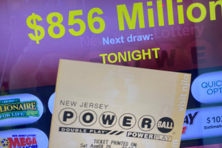 powerball-jackpot-swells-past-$900m-—-here-are-the-odds-of-winning-the-prize